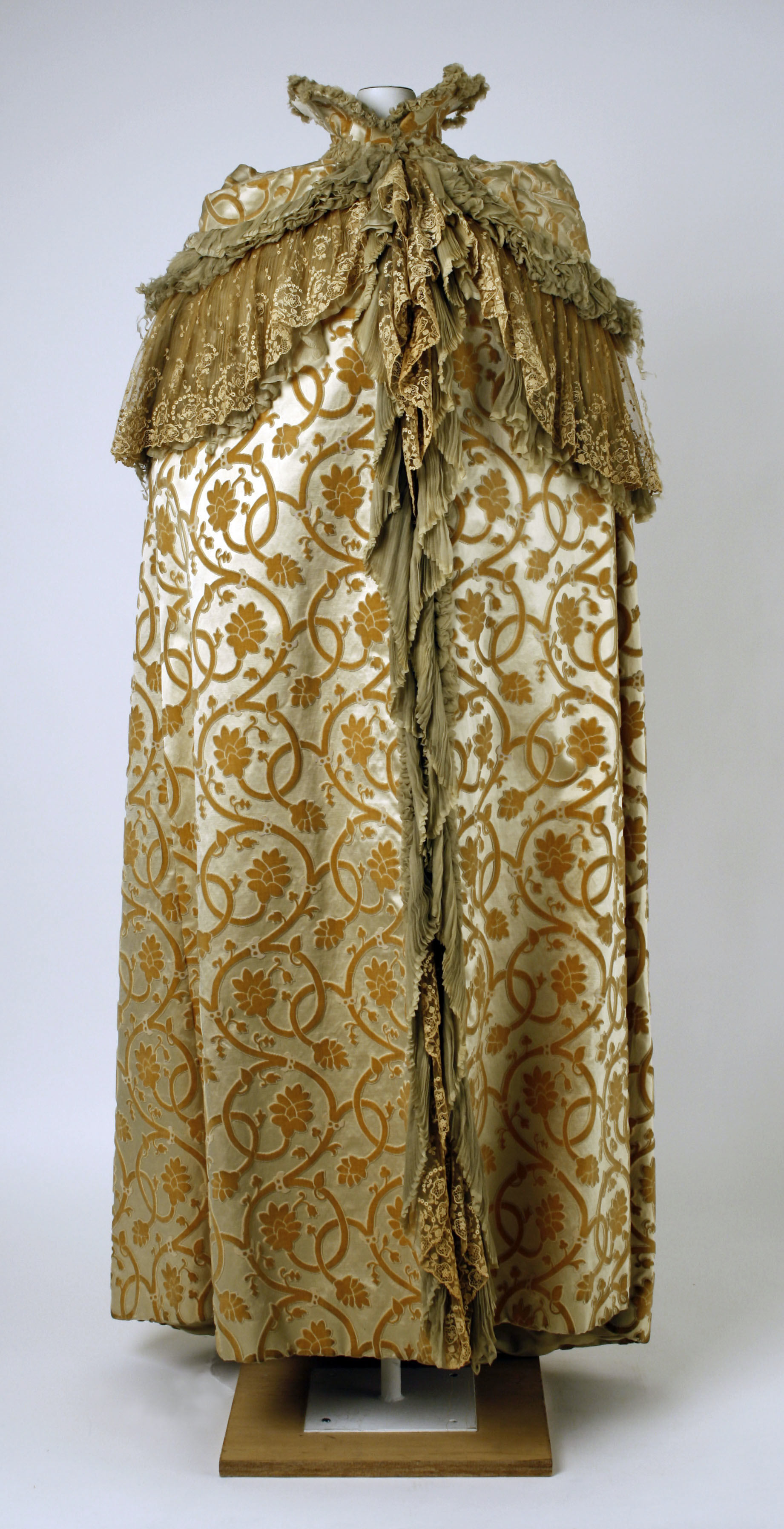House of Worth silk opera cape from about 1899, displayed frontally at full length.